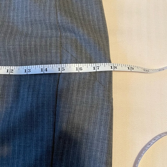 Club Monaco, grey pinstripe pencil skirt, SZ 6 - Picture 6 of 7